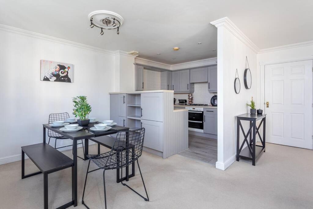 3 Bed Duplex In - Sleeps 6 Apartment *